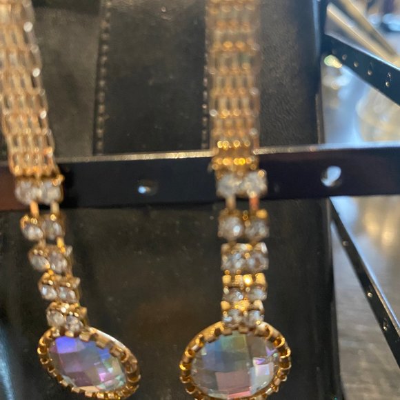 Beautiful gold-colour and crystal earrings - Picture 1 of 2